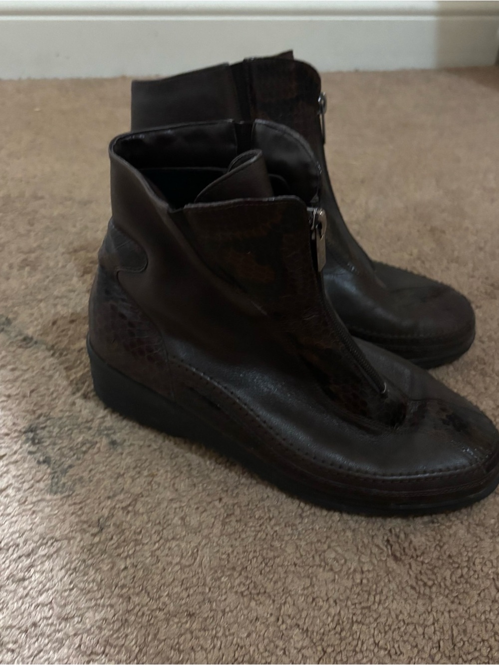 Salamander leather Women’s Brown Zip-Front Ankle Boots